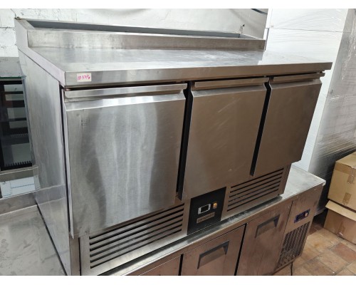 Стіл холодильний 3 двері саладета GGM gastro SAG147AND 