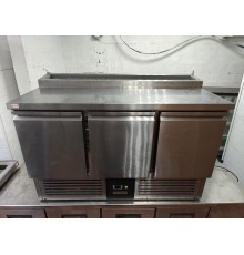 Стіл холодильний 3 двері саладета GGM gastro SAG147AND 