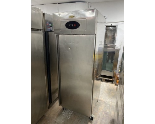 Шкаф холодильний 1 двері нерж Tefcold RK710 7695к