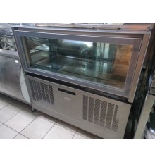 Кондитерська вітрина SAGI KP12Q1M