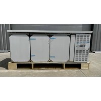 Стіл холодильний середньотемпературний Gooder GN3TN | 1795 мм, +2°...+8°C, 3 двері, R290 | BU HORECA