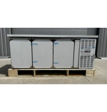 Стіл холодильний середньотемпературний Gooder GN3TN | 1795 мм, +2°...+8°C, 3 двері, R290 | BU HORECA