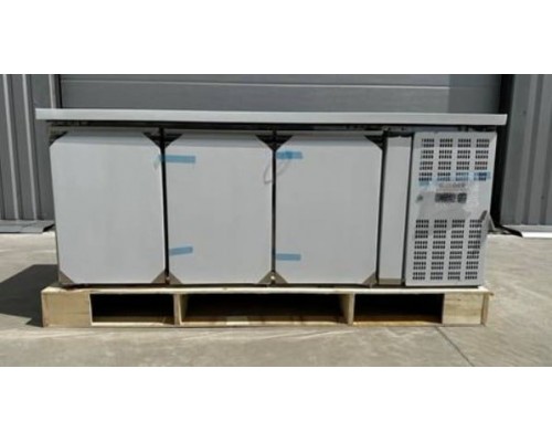 Стіл холодильний середньотемпературний Gooder GN3TN | 1795 мм, +2°...+8°C, 3 двері, R290 | BU HORECA