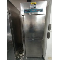 Шкаф моозильно холодильный Zanussi 700л