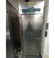 Шкаф моозильно холодильный Zanussi 700л