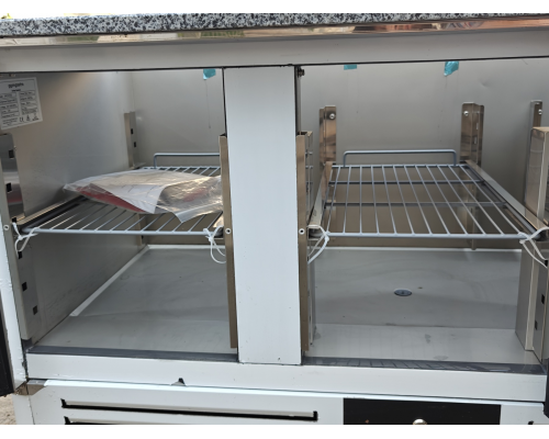 Стіл холодильний 3 двері саладета GGMgastro SAG147OG 