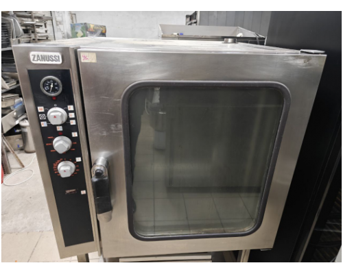 Гастрономический пароконвектомат Zanussi FCF61E с подставкой - профессиональное качество. Гастрономический пароконвектомат Zanussi FCF61E с подставкой - профессиональное качество.